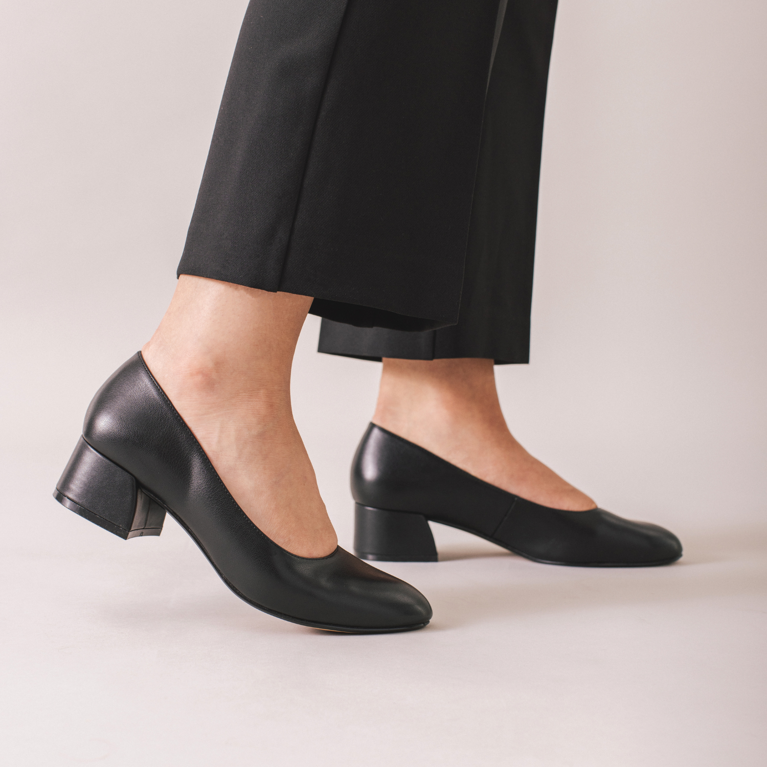 SAAR II VEGAN LEATHER PUMP HEELS IN WIDE