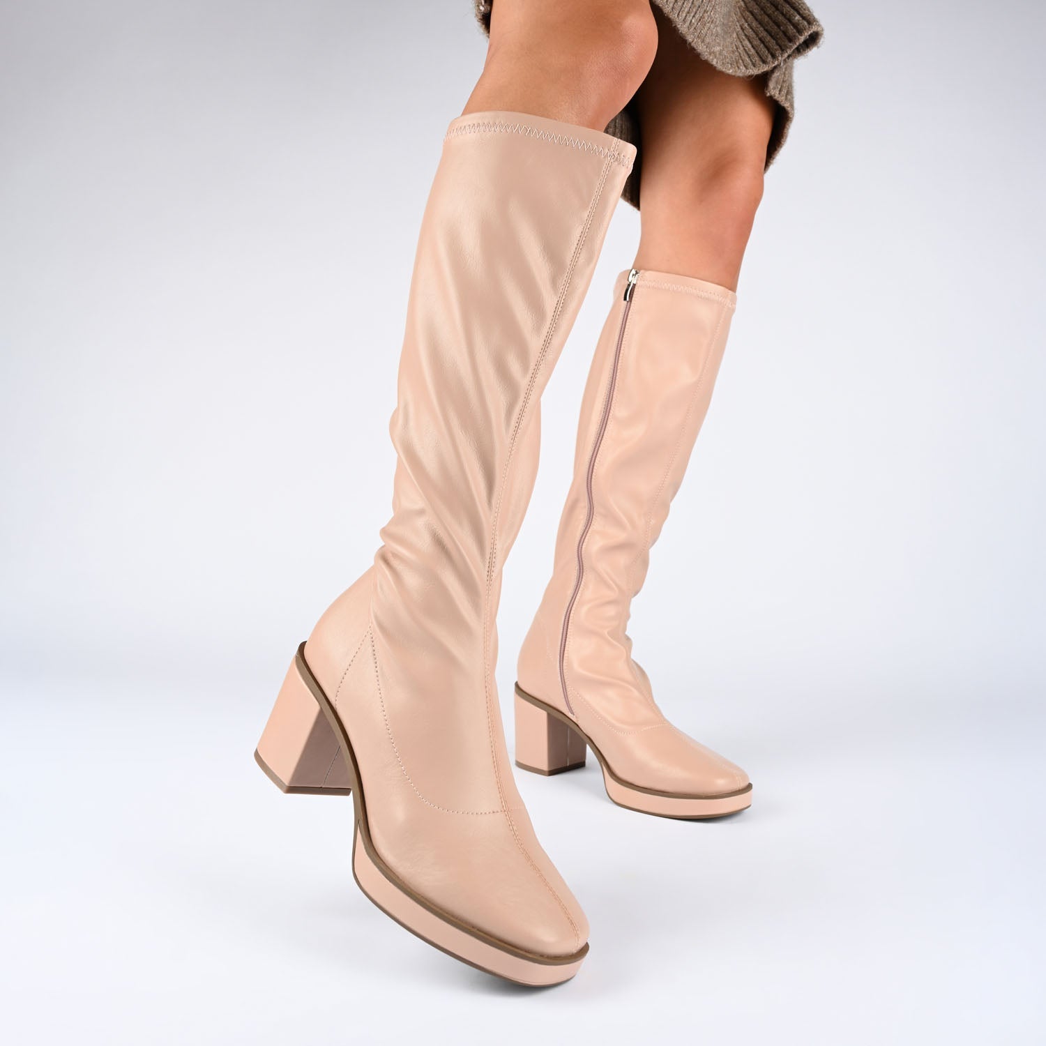 ALONDRA KNEE HIGH BOOTS IN WIDE CALF - Cream