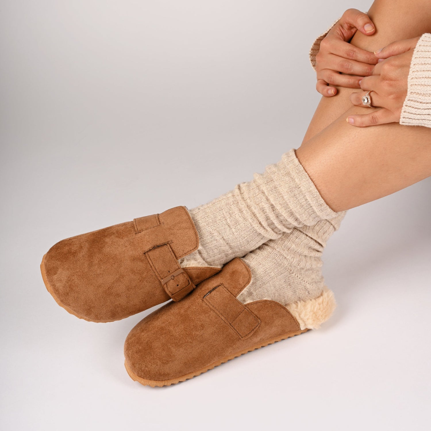 ARDENN SLIPPERS IN FAUX FUR - Tan Faux Suede