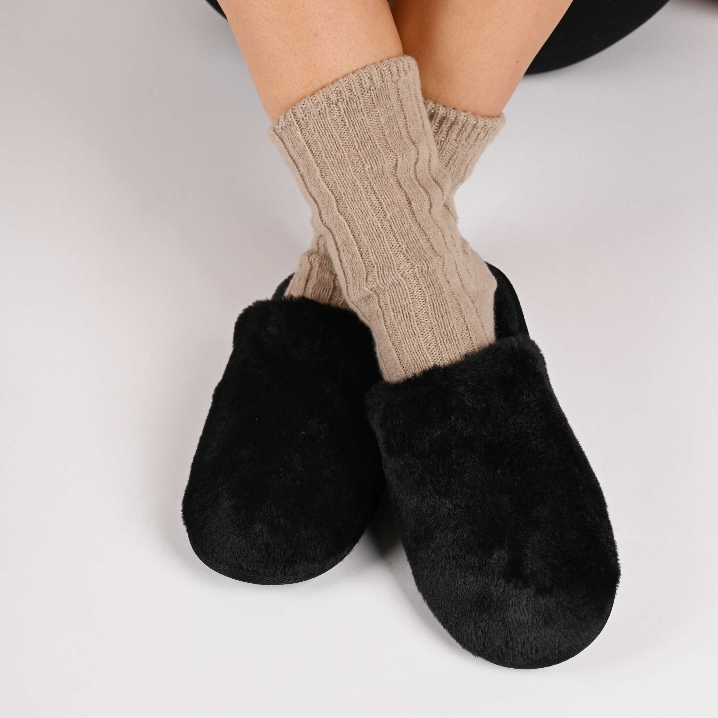 JAYDE SLIPPERS IN FAUX FUR - Black Faux Fur
