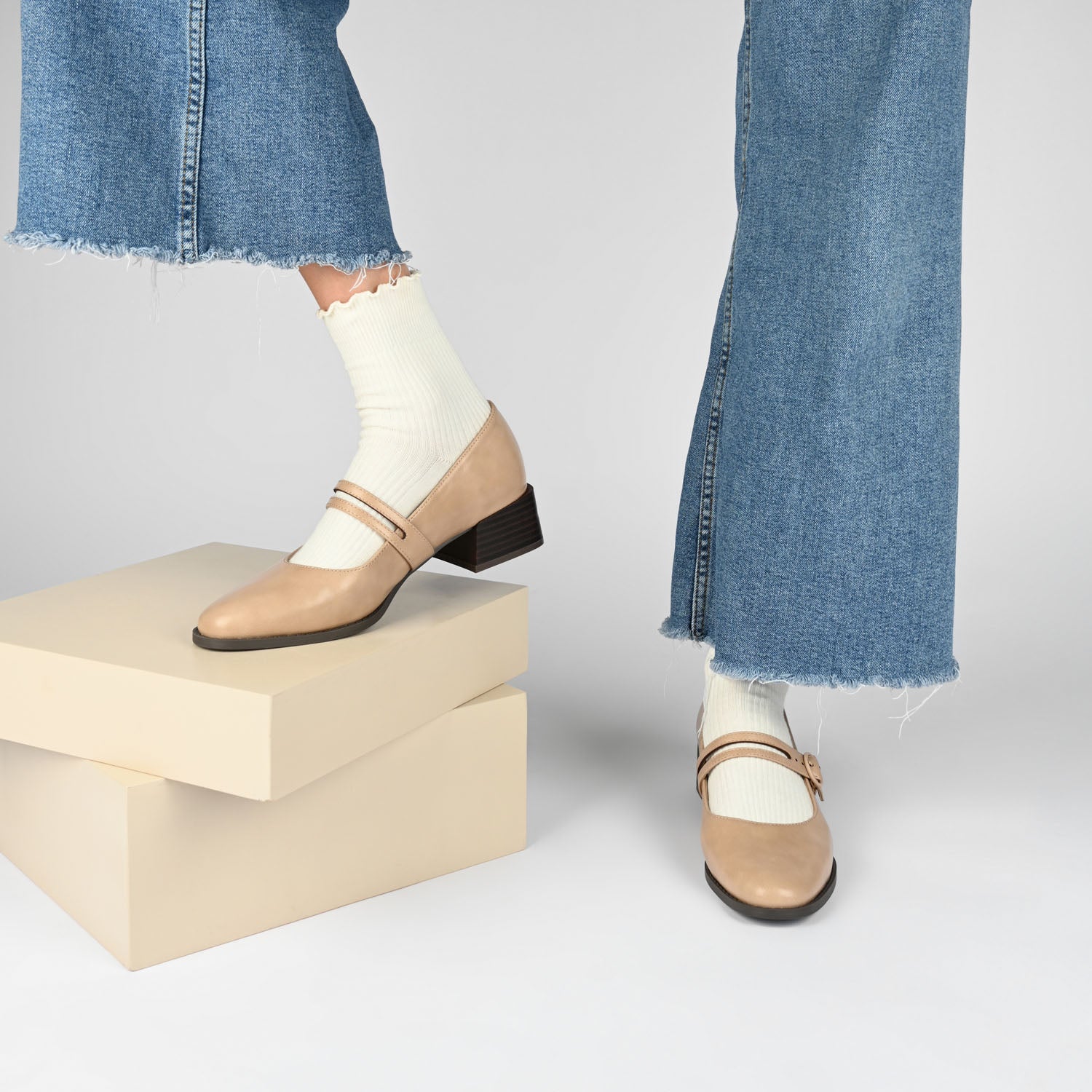 SAVVI MARY JANE PUMP HEELS IN VEGAN LEATHER
