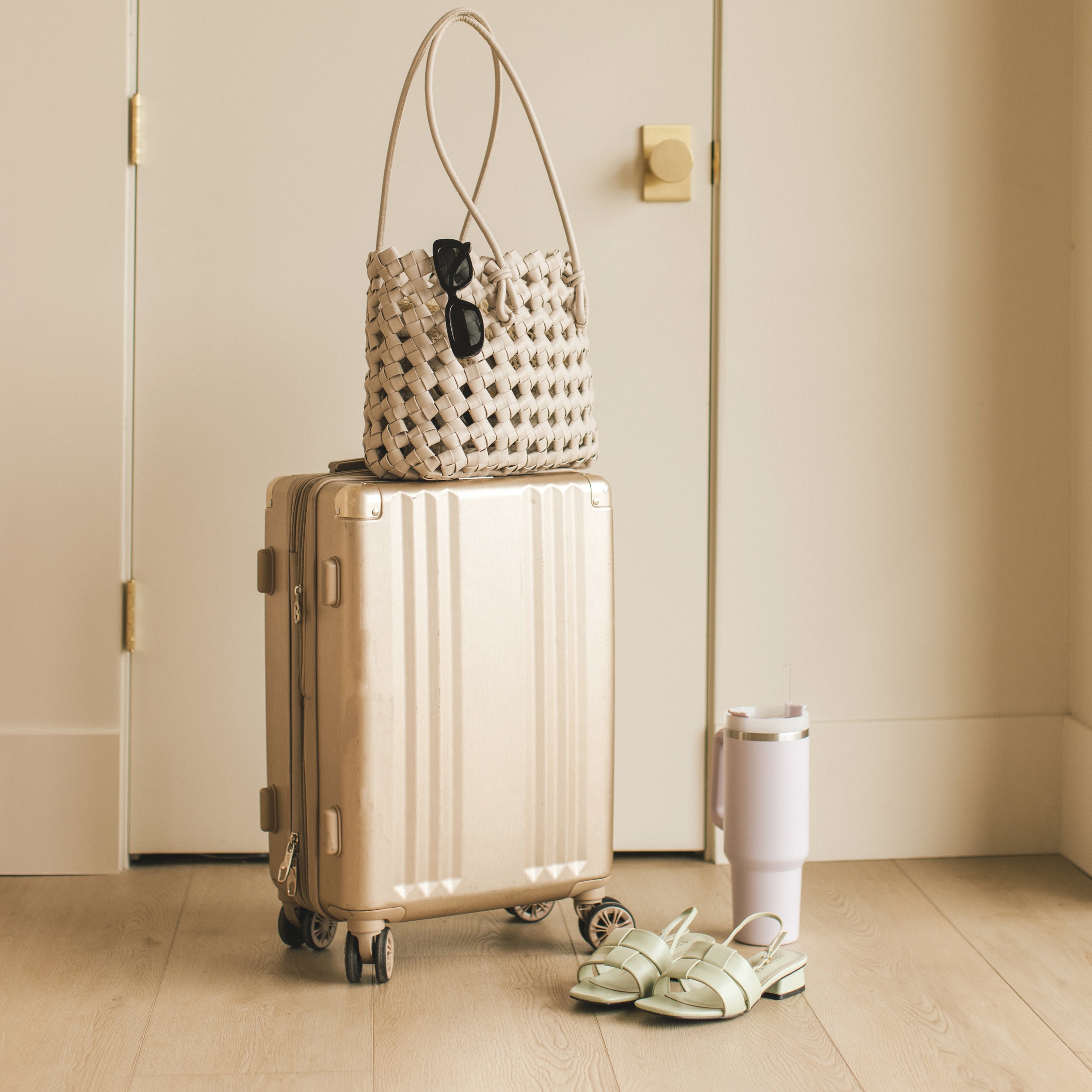 TABATHA LOW BLOCK HEELS IN VEGAN LEATHER