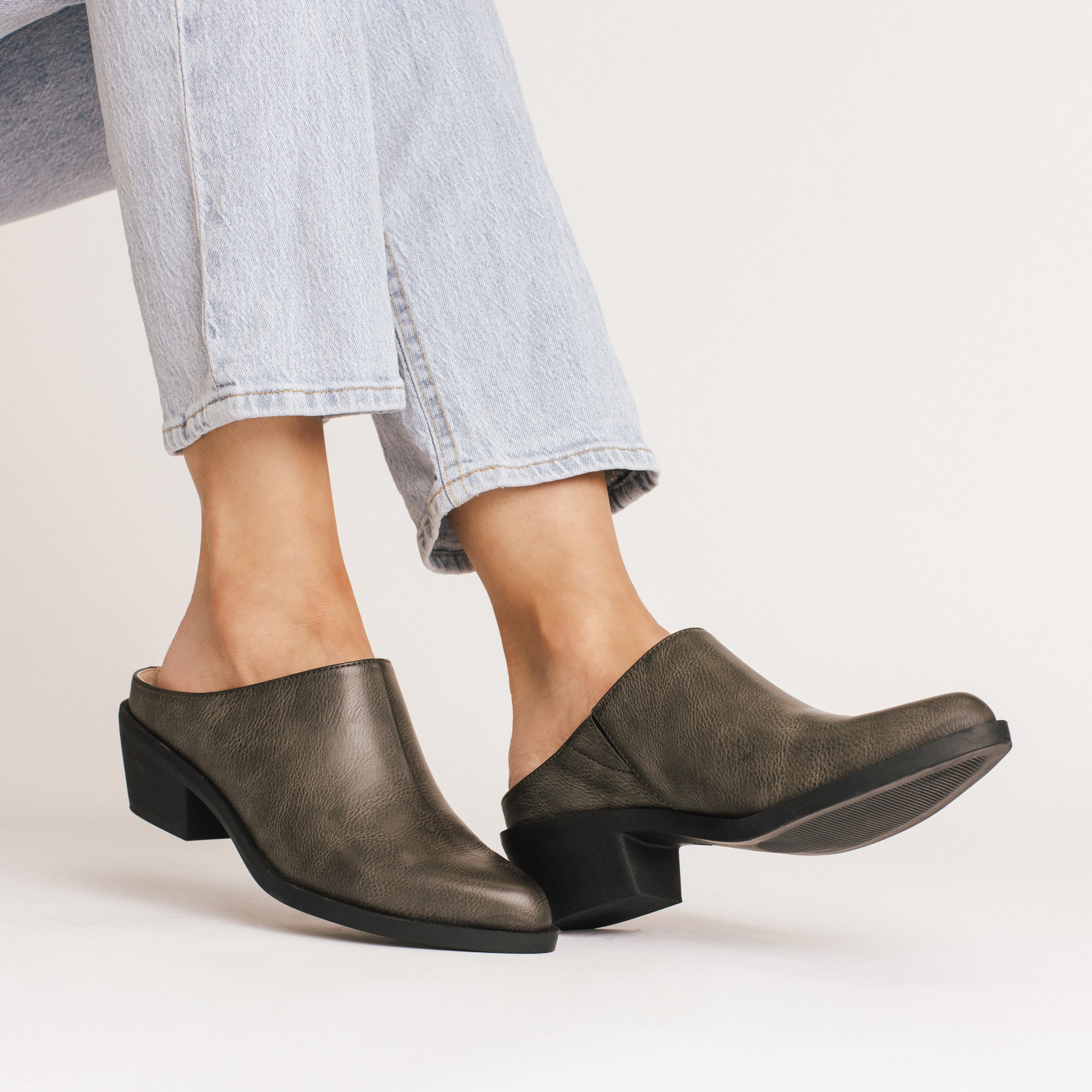 TOMEKA CASUAL MULES