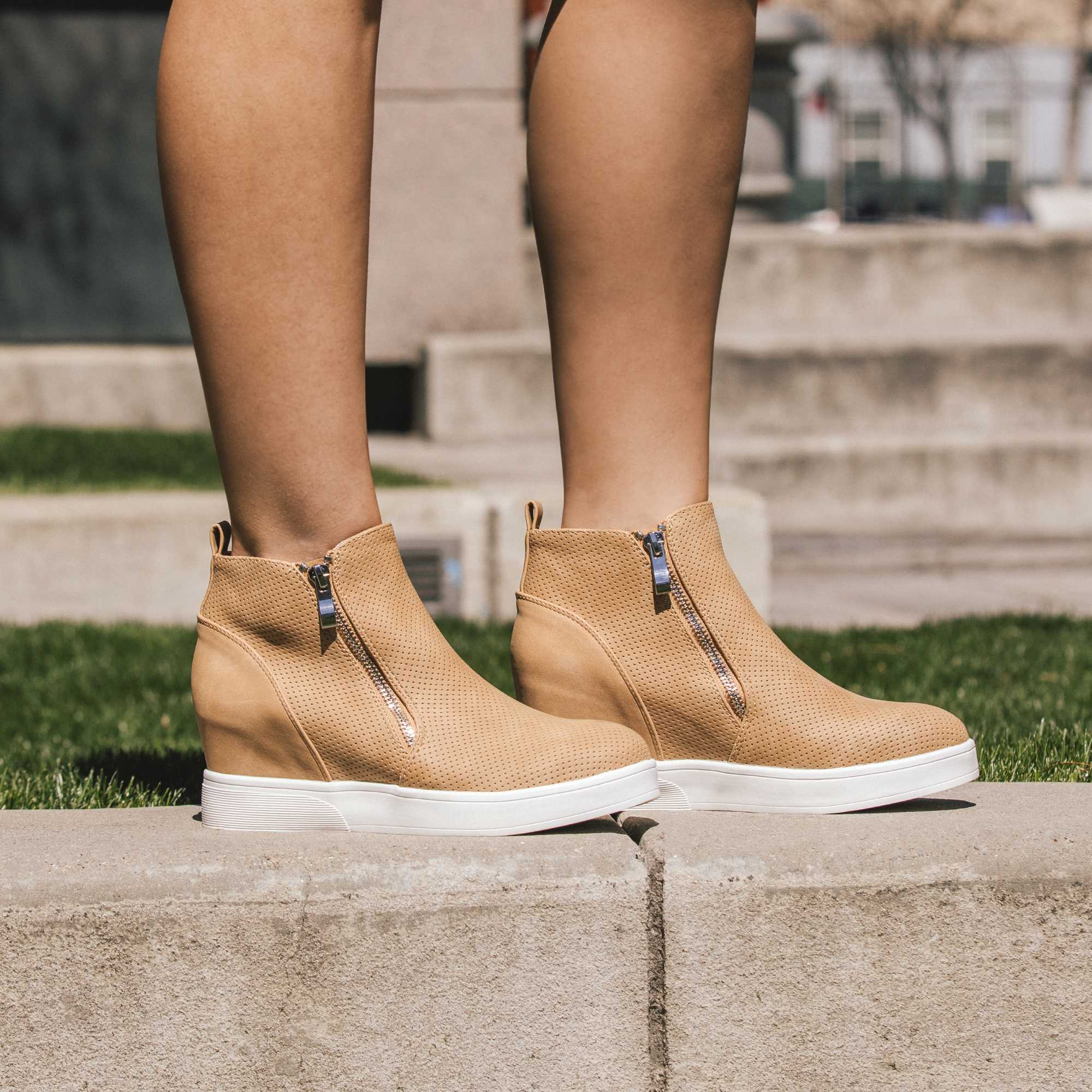 HIGH-TOP SNEAKERS