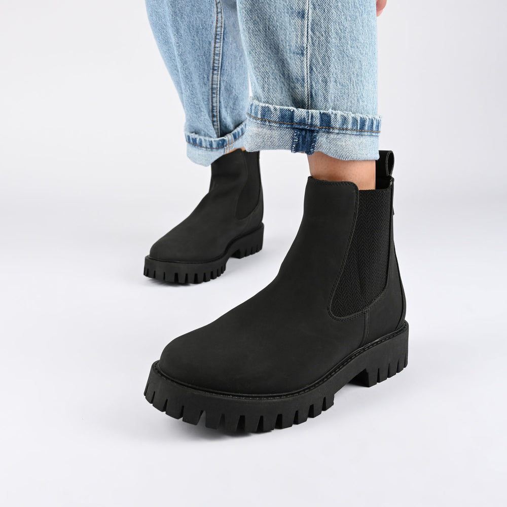 ALARA CHELSEA BOOTS IN FAUX LEATHER