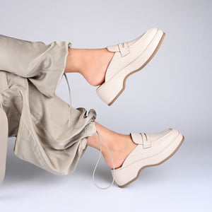 ANTONINA MULED FLATS IN FAUX LEATHER