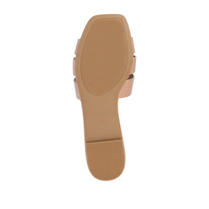 ARRINA BASIC PATENT SLIDE SANDALS IN WIDE - Taupe Patent