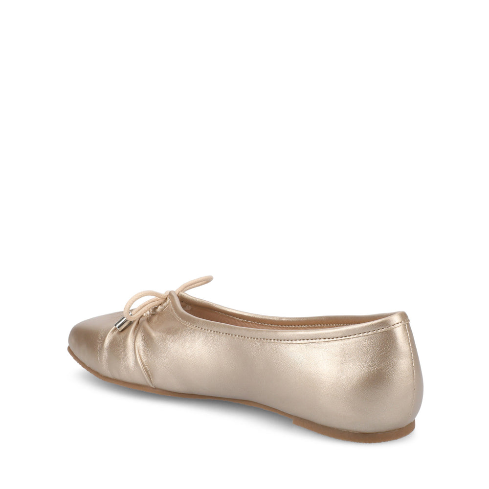 CALLEE FAUX LEATHER BALLET FLATS IN WIDE