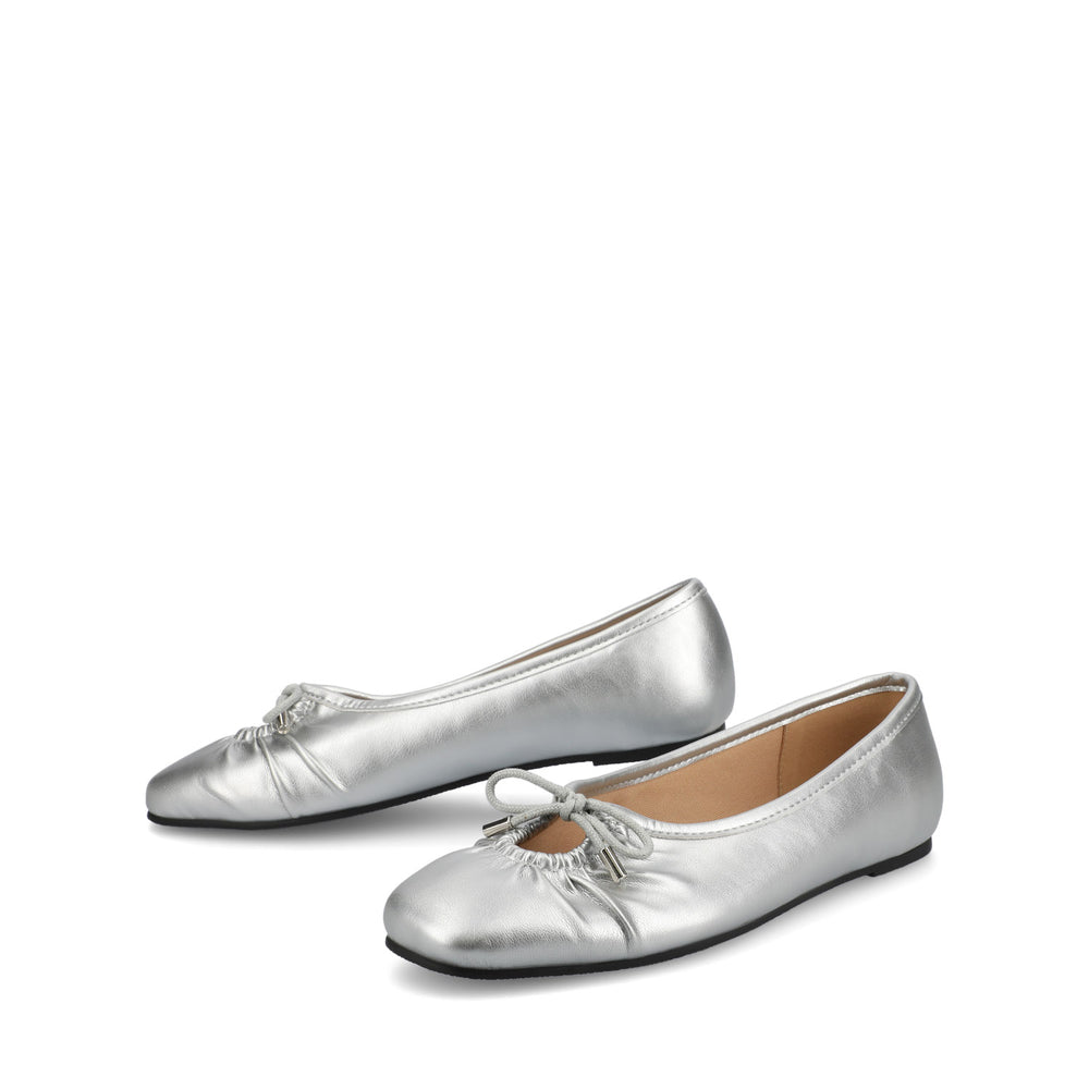 CALLEE FAUX LEATHER BALLET FLATS IN WIDE