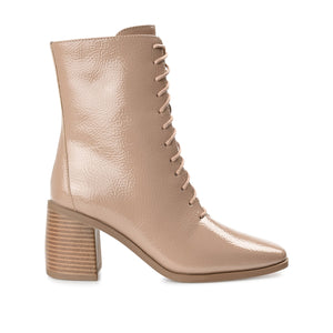 COVVA LACE-UP BOOTIES IN WIDE - Taupe Patent