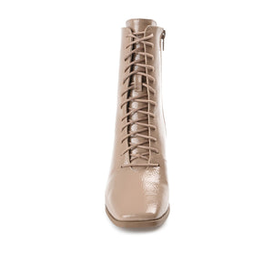 COVVA LACE-UP BOOTIES IN WIDE - Taupe Patent