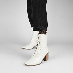 COVVA LACE-UP BOOTIES IN WIDE - Bone Patent