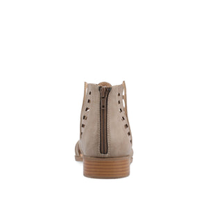 DELILAH GLADIATOR SANDALS IN WIDE - Tan