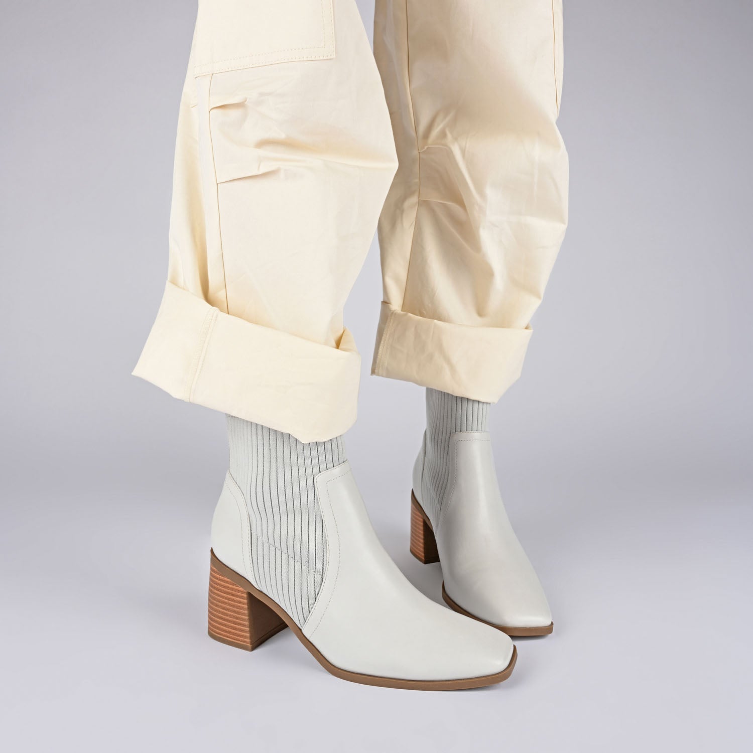HARLOWE CHELSEA BOOTIES IN WIDE - Off White