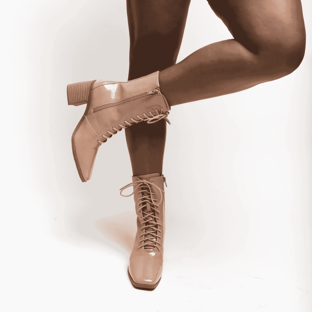 COVVA LACE-UP BOOTIES IN PATENT