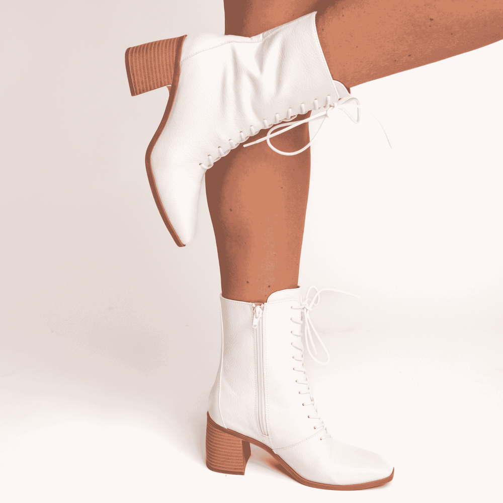 COVVA LACE-UP BOOTIES IN WIDE