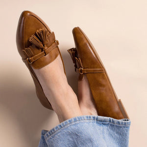 JANNAH TASSEL LOAFER FLATS IN WIDE - Cognac