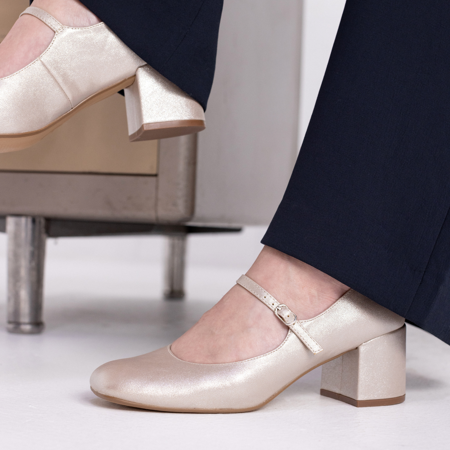 OKENNA LOW HEEL PUMP - Champagne