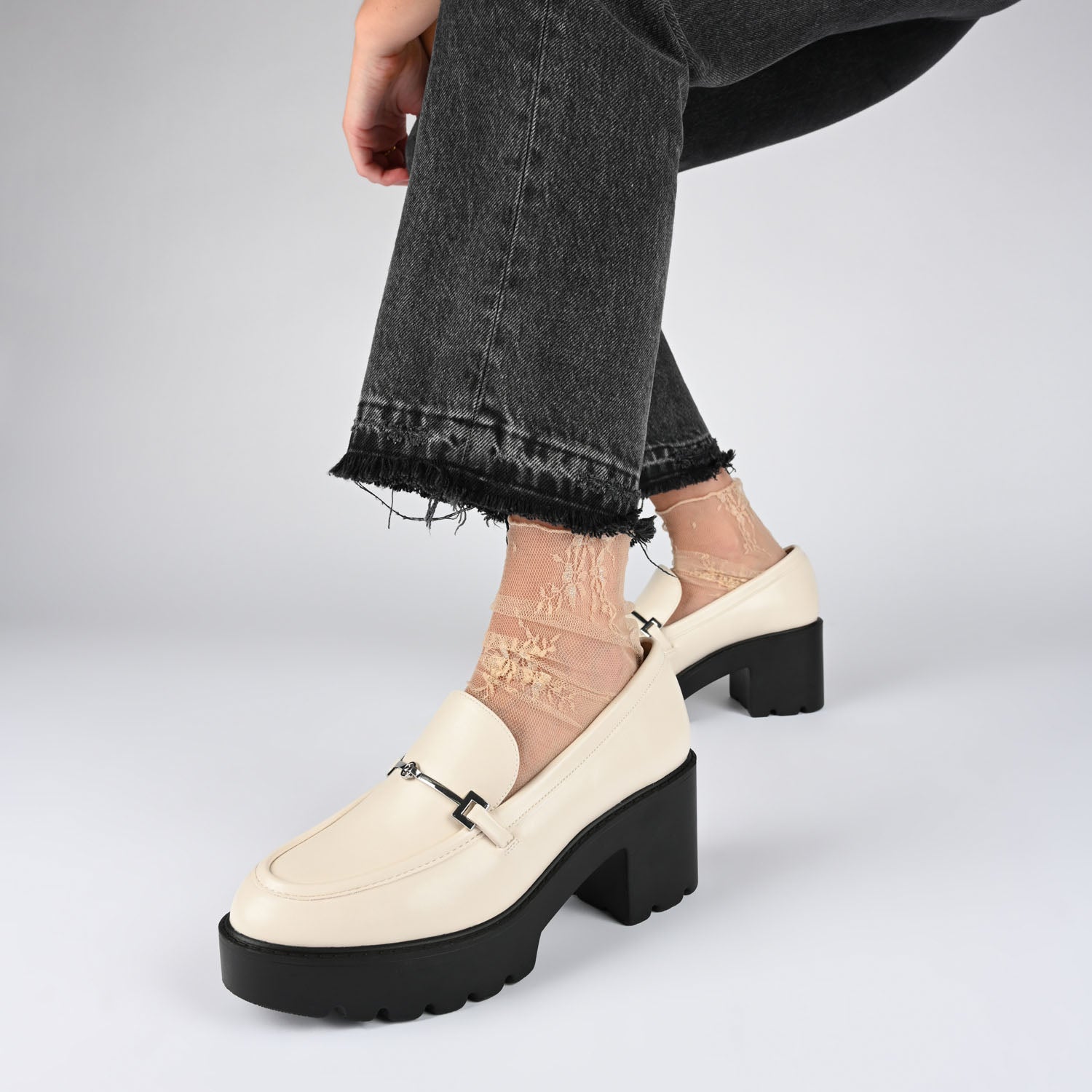 KEZZIAH BLOCK HEEL LOAFERS IN WIDE - Off White