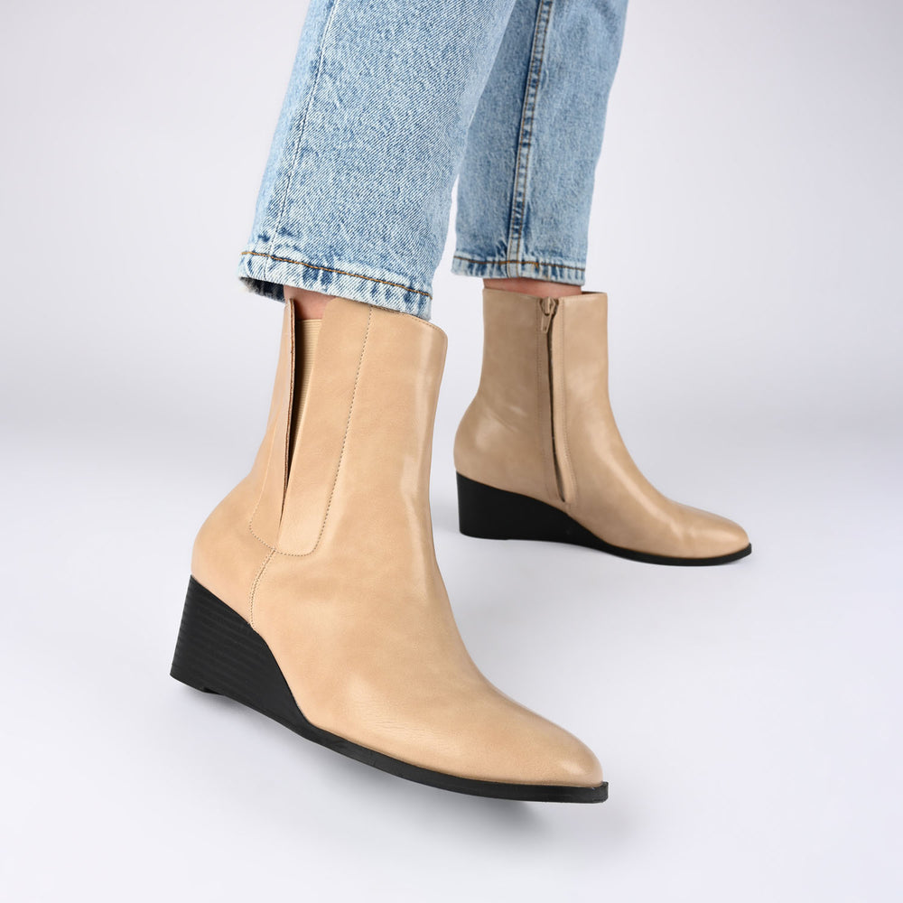 KYLO WEDGE HEELED BOOTIES IN FAUX LEATHER