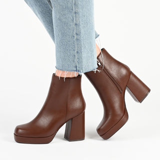 MOLLIE BLOCK HEELED BOOTIES IN PATENT