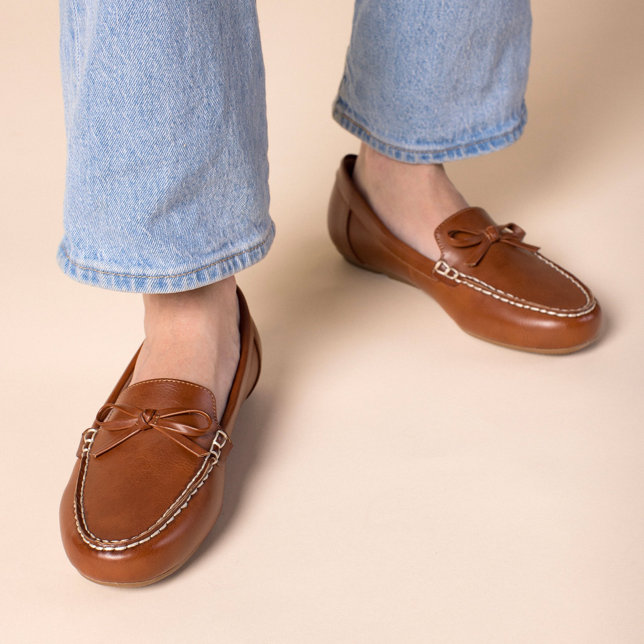 NOVELLA DRIVING LOAFER IN WIDE - Beige