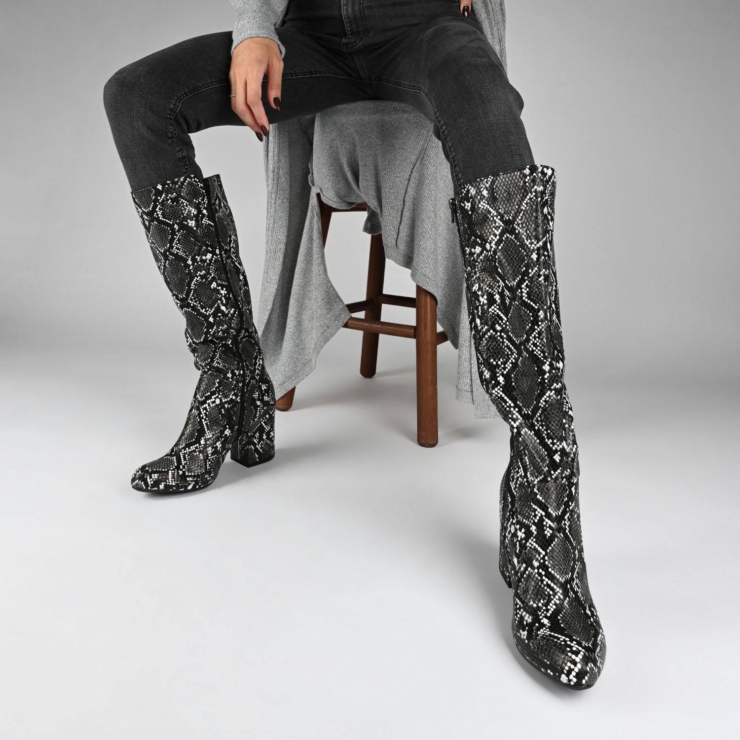 TAVIA KNEE-HIGH BOOTS IN WIDE CALF - Grey Snake