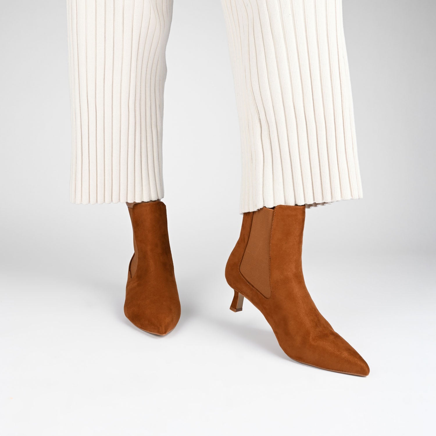 TENLEE CHELSEA BOOTIES IN FAUX SUEDE - Tan Faux Suede