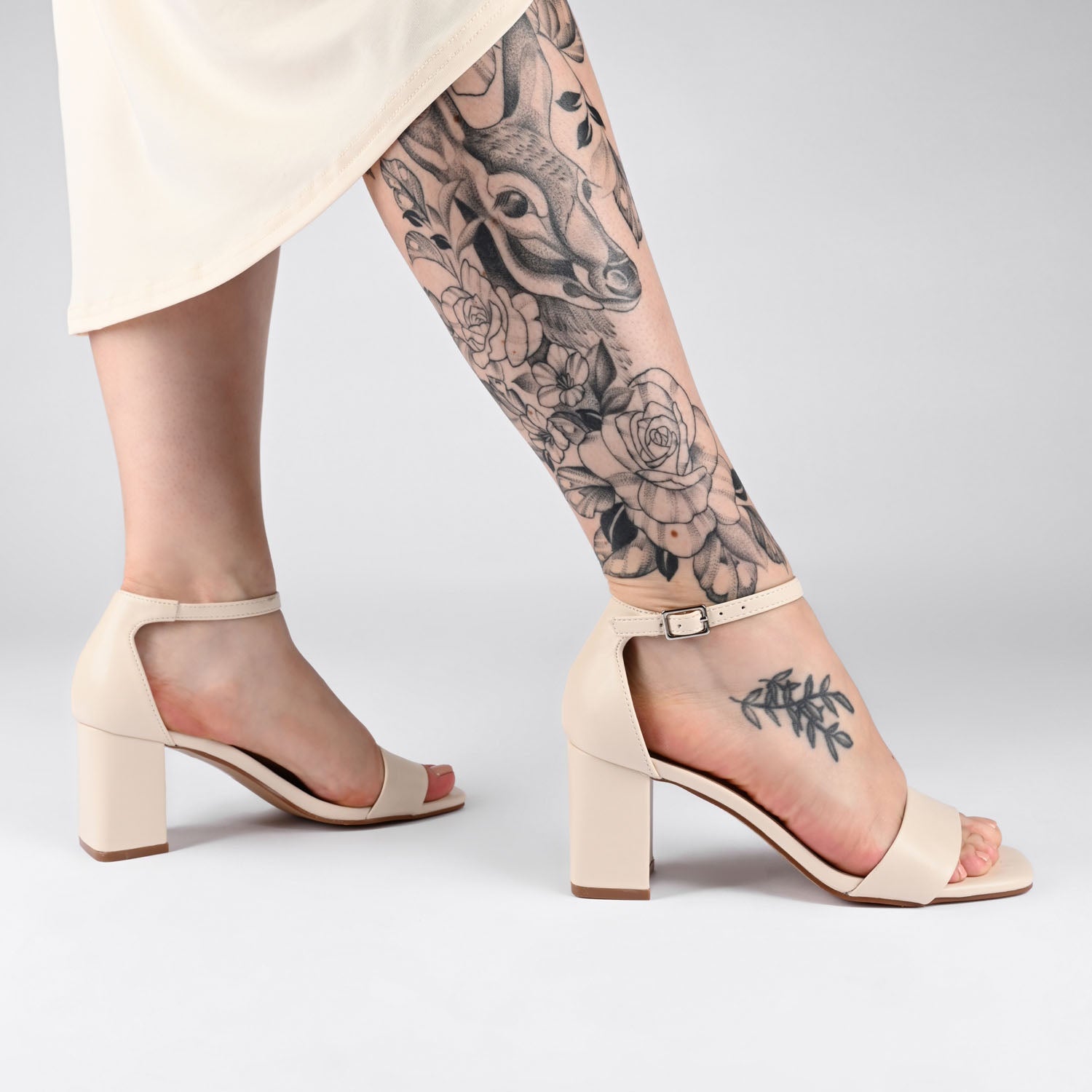 VALENNCIA WARM SHADE STRAPPY HEEL IN WIDE - Cream